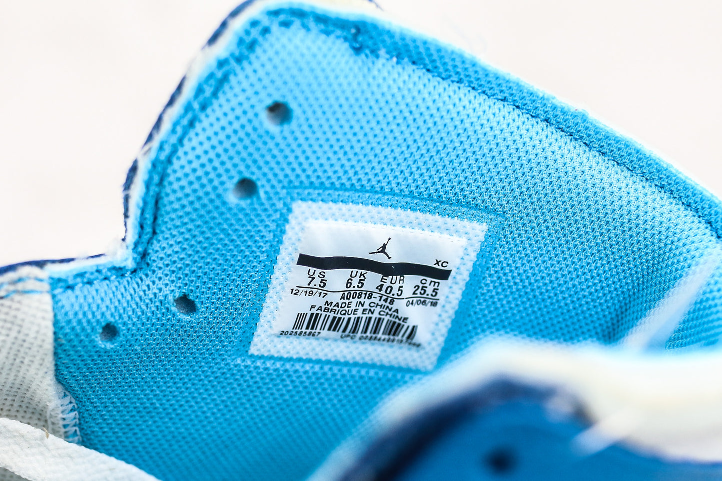 Off-White x Air Jordan 1 High UNC