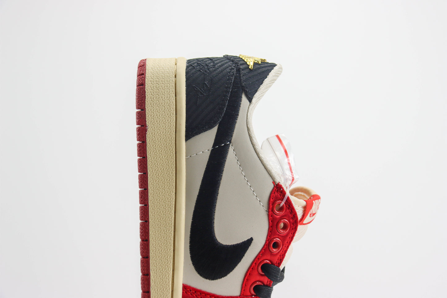 Jordan 1 Low OG x Trophy Room White