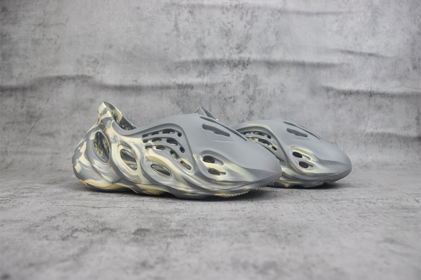 Yeezy Foam Runner MXT Moon Gray