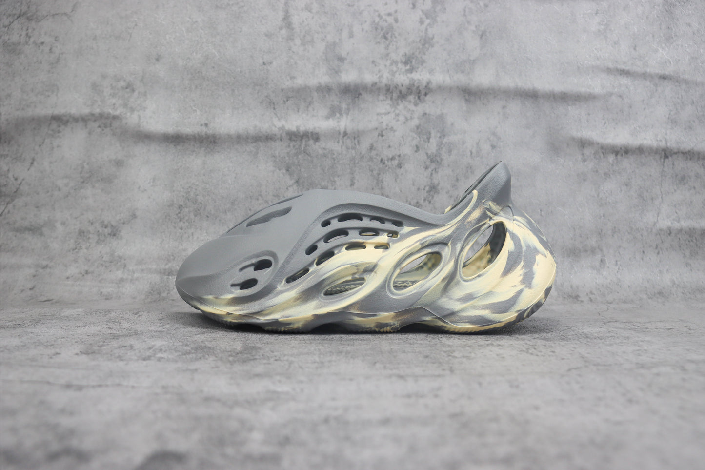 Yeezy Foam Runner MXT Moon Gray