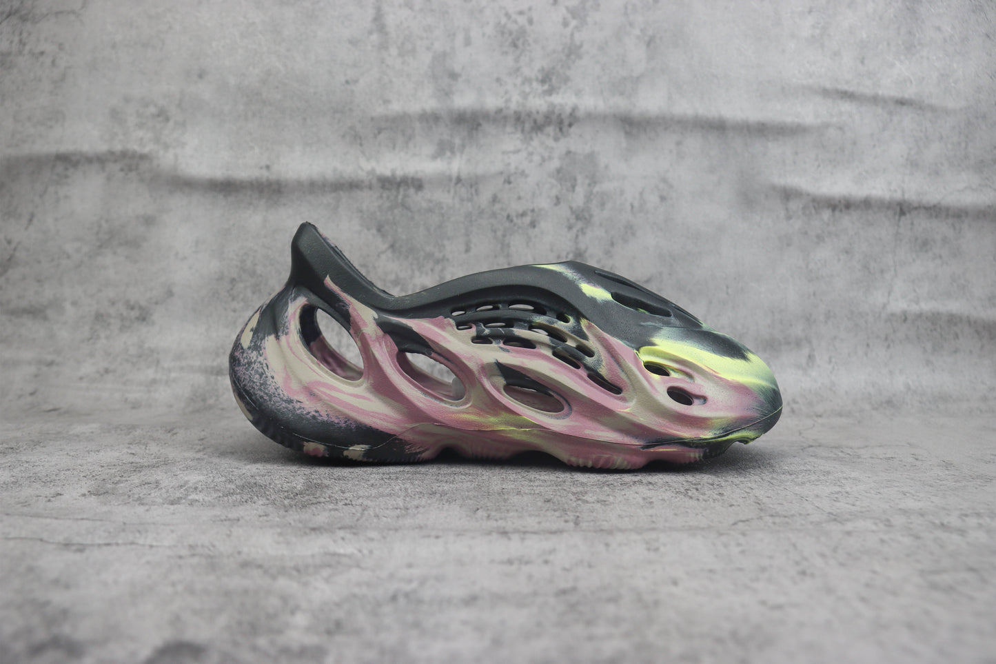 Yeezy Foam Runner MX Carbon