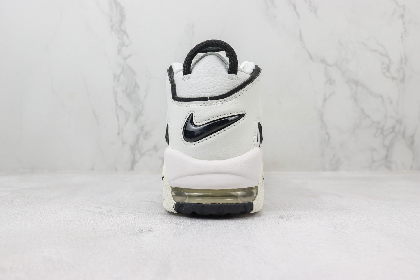 NK Air More Uptempo Preto e Branco V44