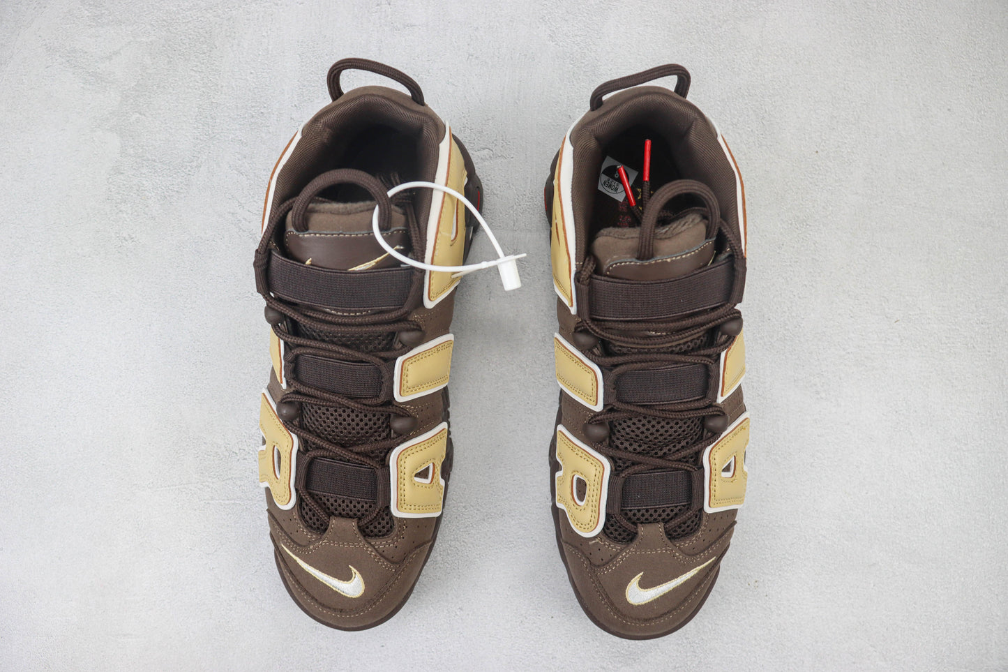 NK Air More Uptempo Marrom V40