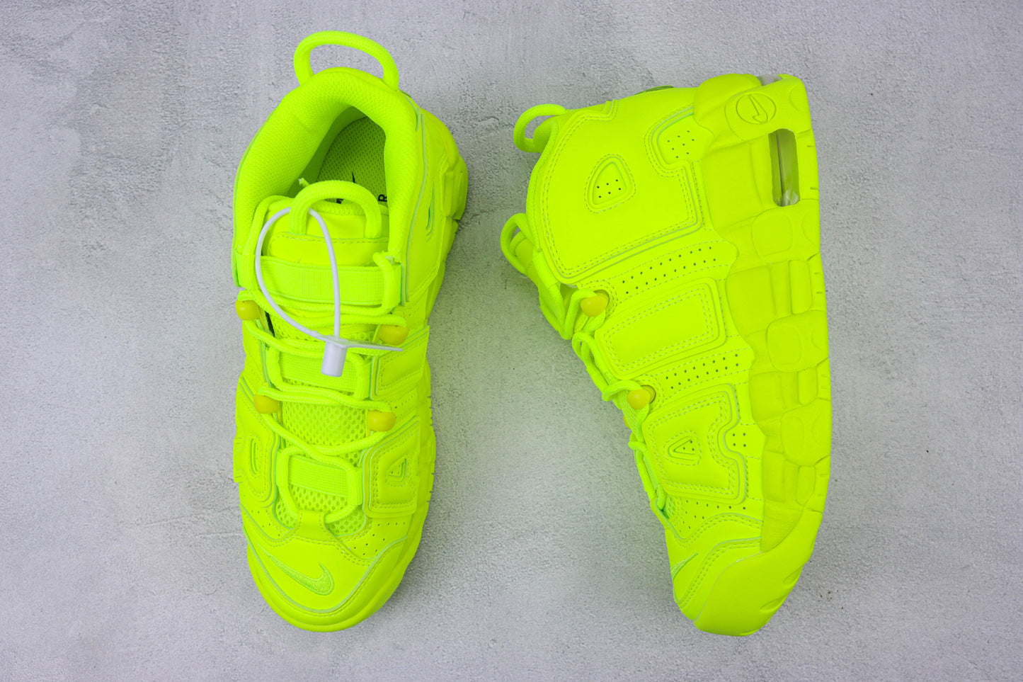 NK Air More Uptempo Verde
