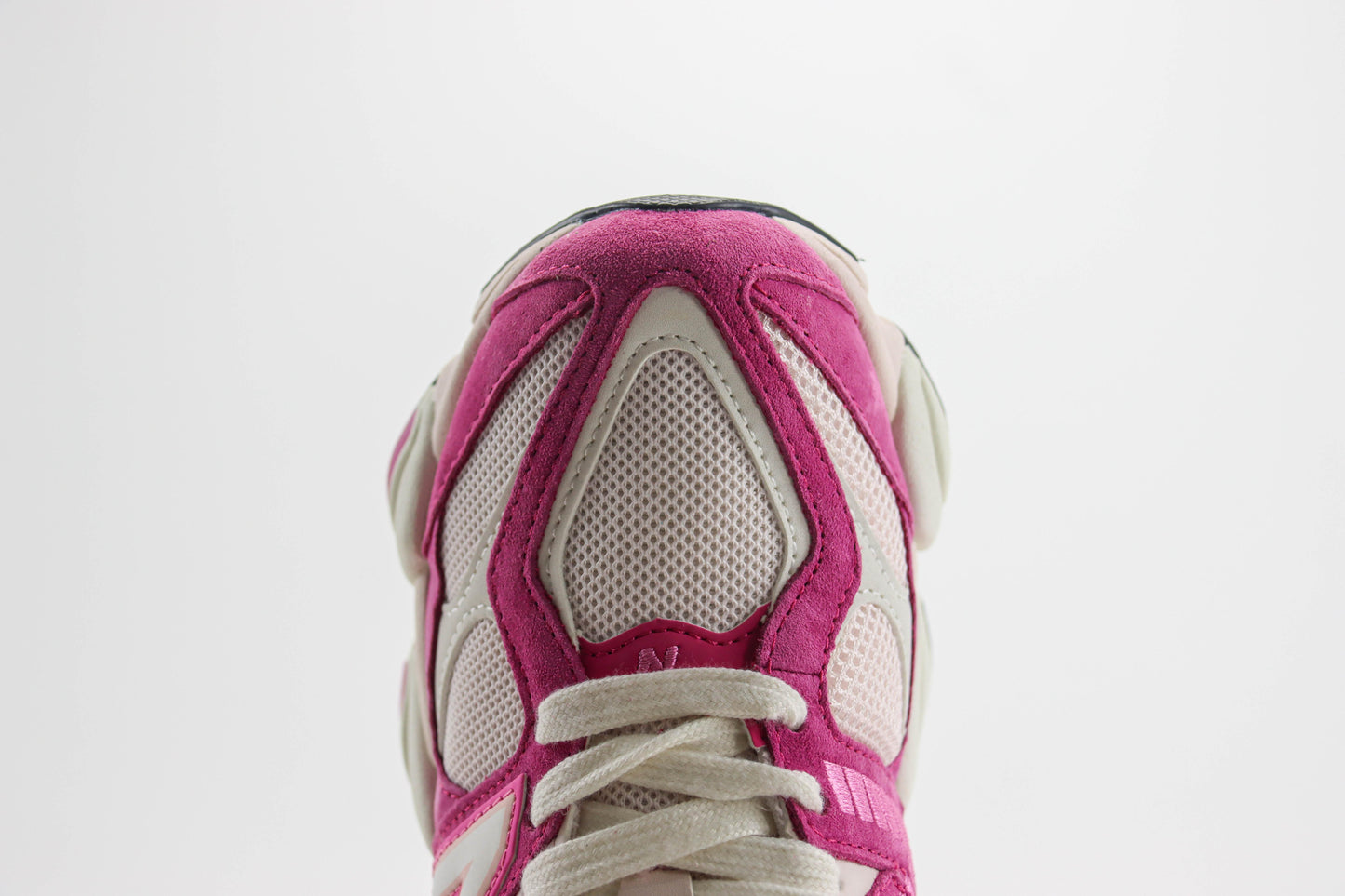 New Balance NB9060 Branco e Rosa