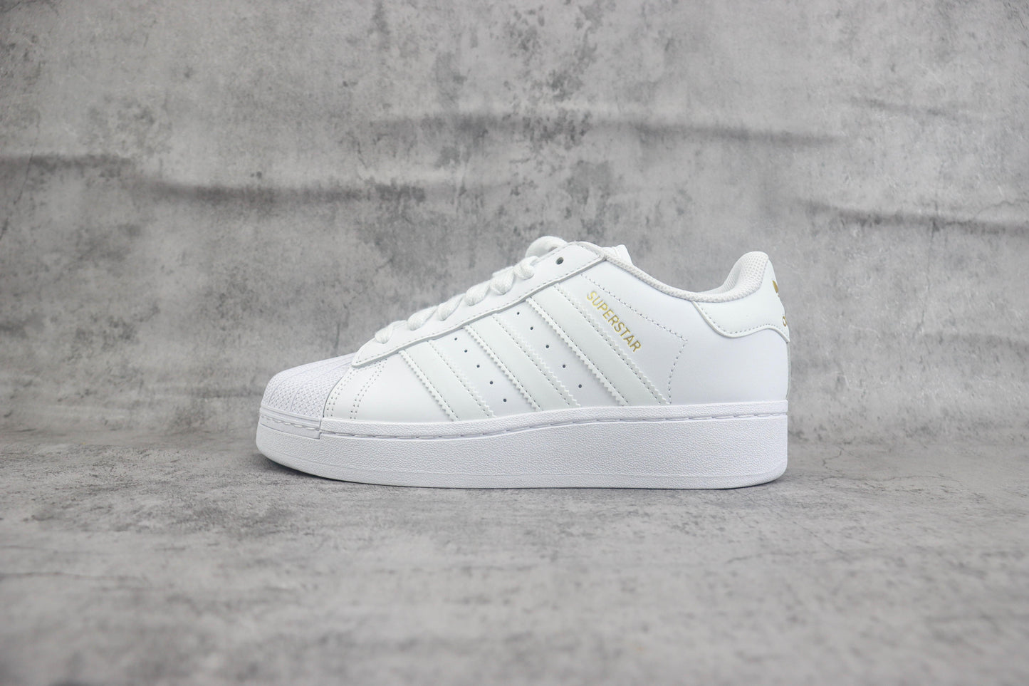 adidas originals Superstar XLG Branco