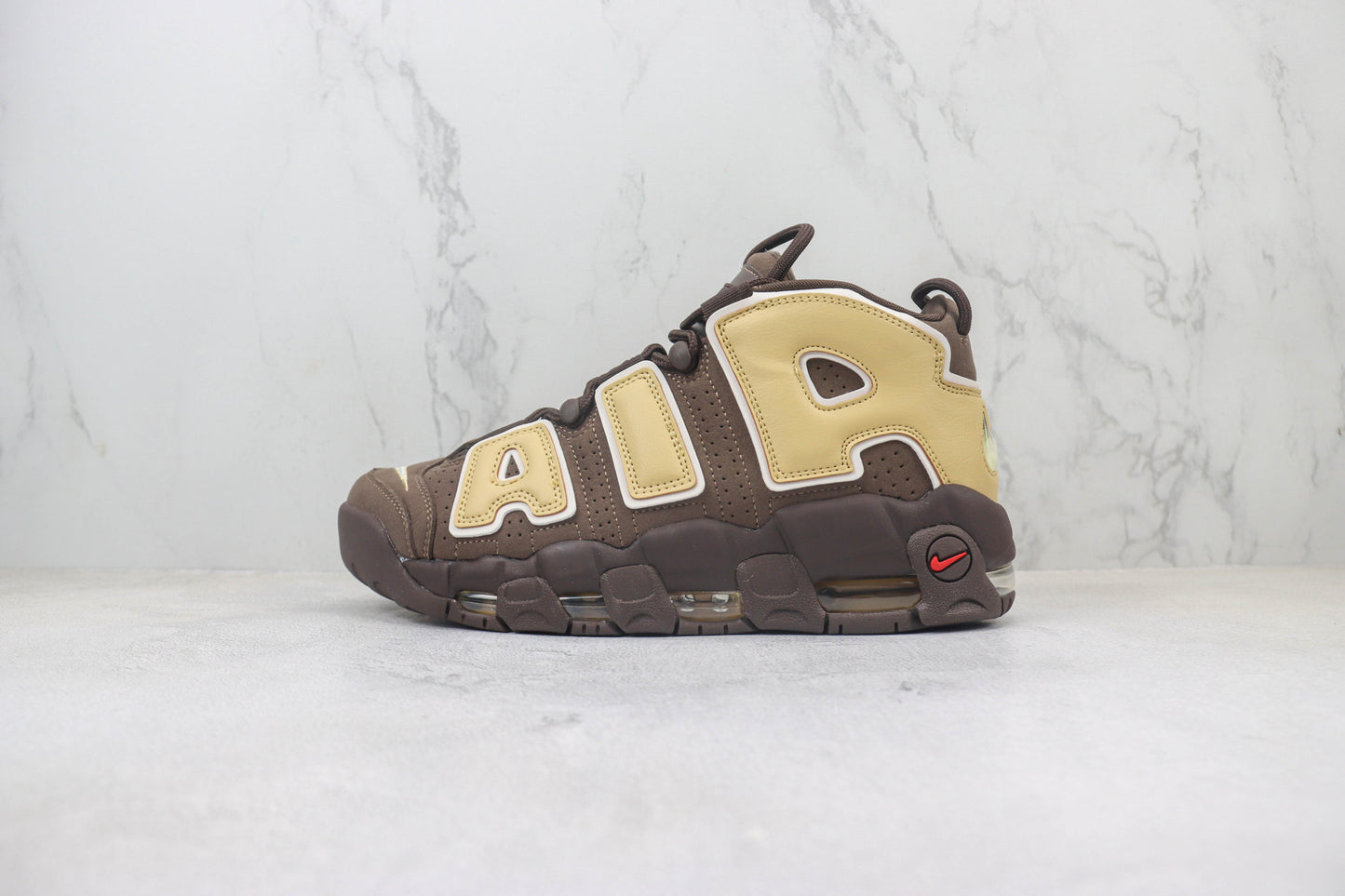NK Air More Uptempo Marrom V40