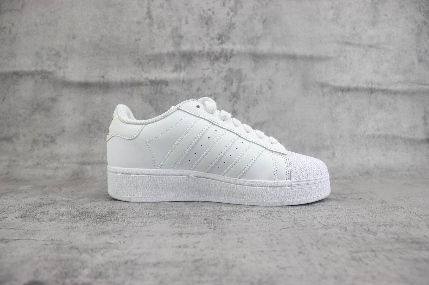adidas originals Superstar XLG Branco