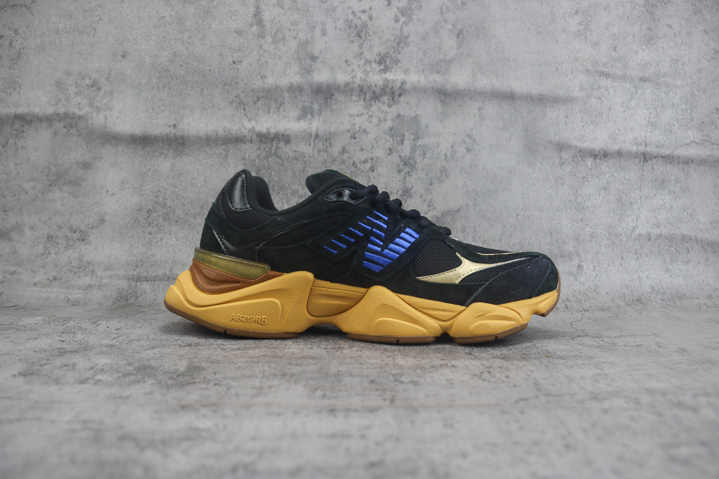 New Balance NB9060 Preto e Dourado