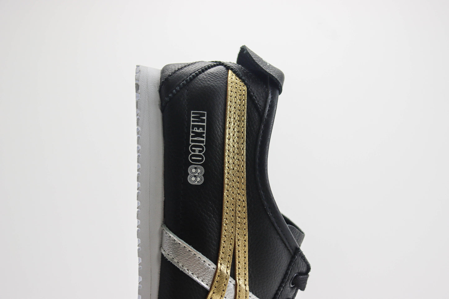 Asics Mexico 66 Preto e Dourado
