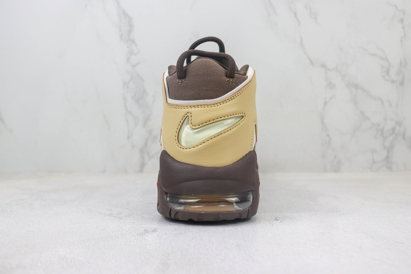 NK Air More Uptempo Marrom V40