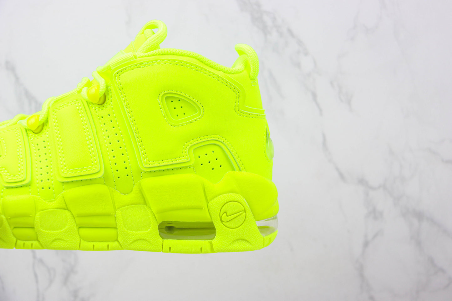 NK Air More Uptempo Verde