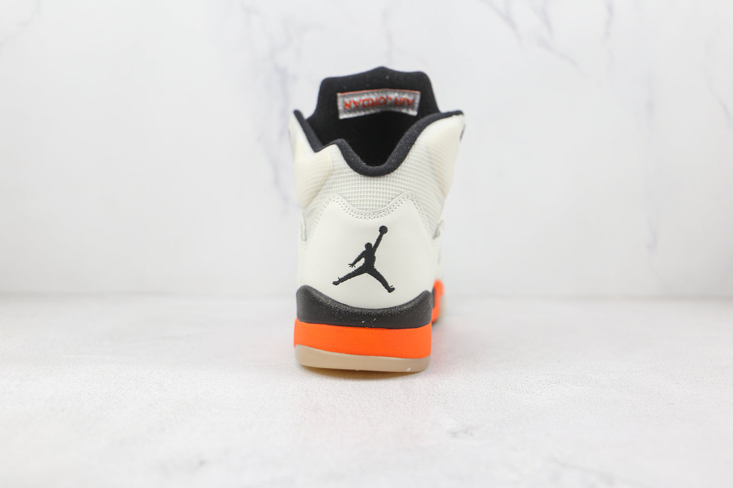 Air Jordan 5 Branco e Laranja