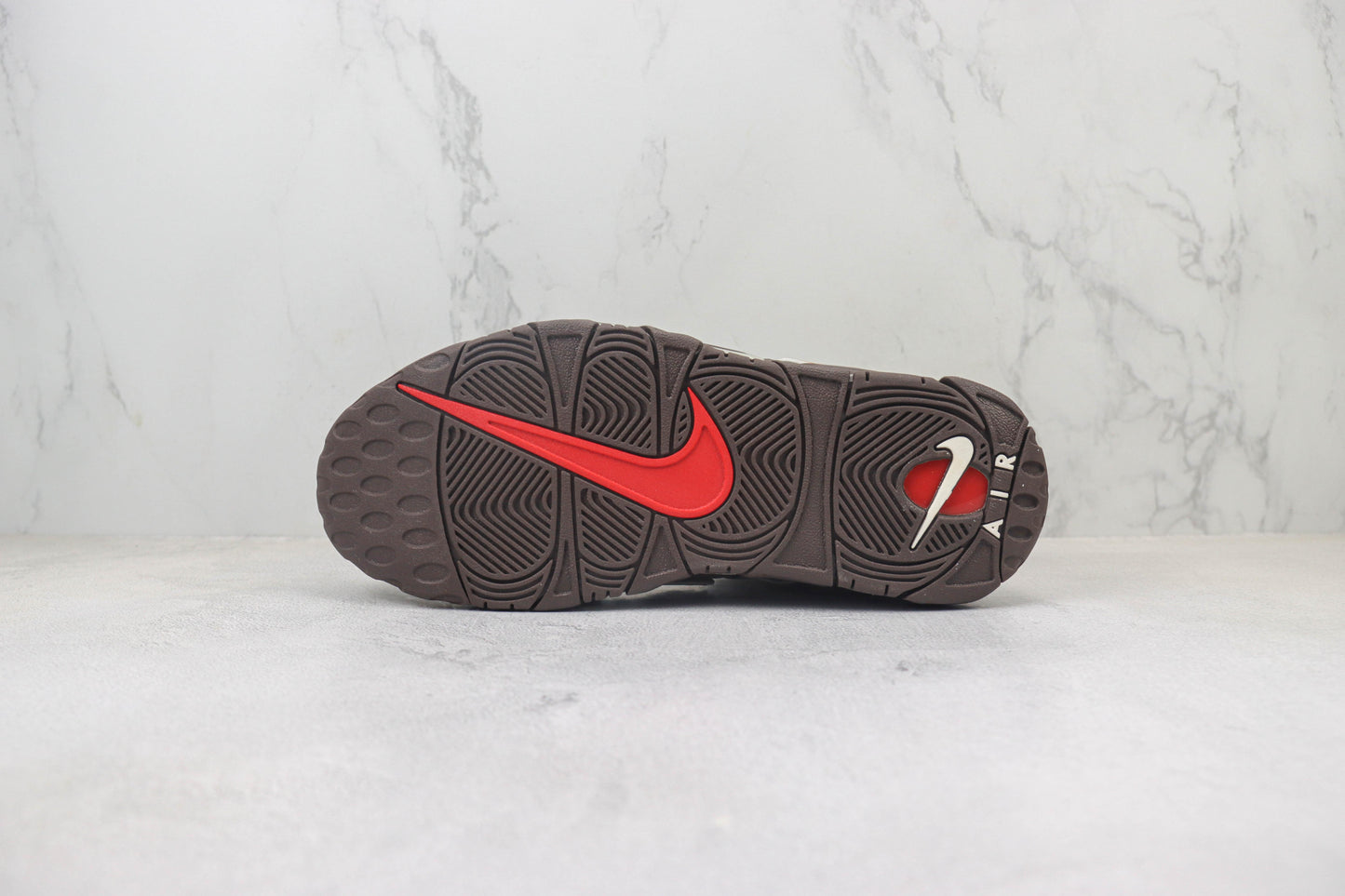 NK Air More Uptempo Marrom V40