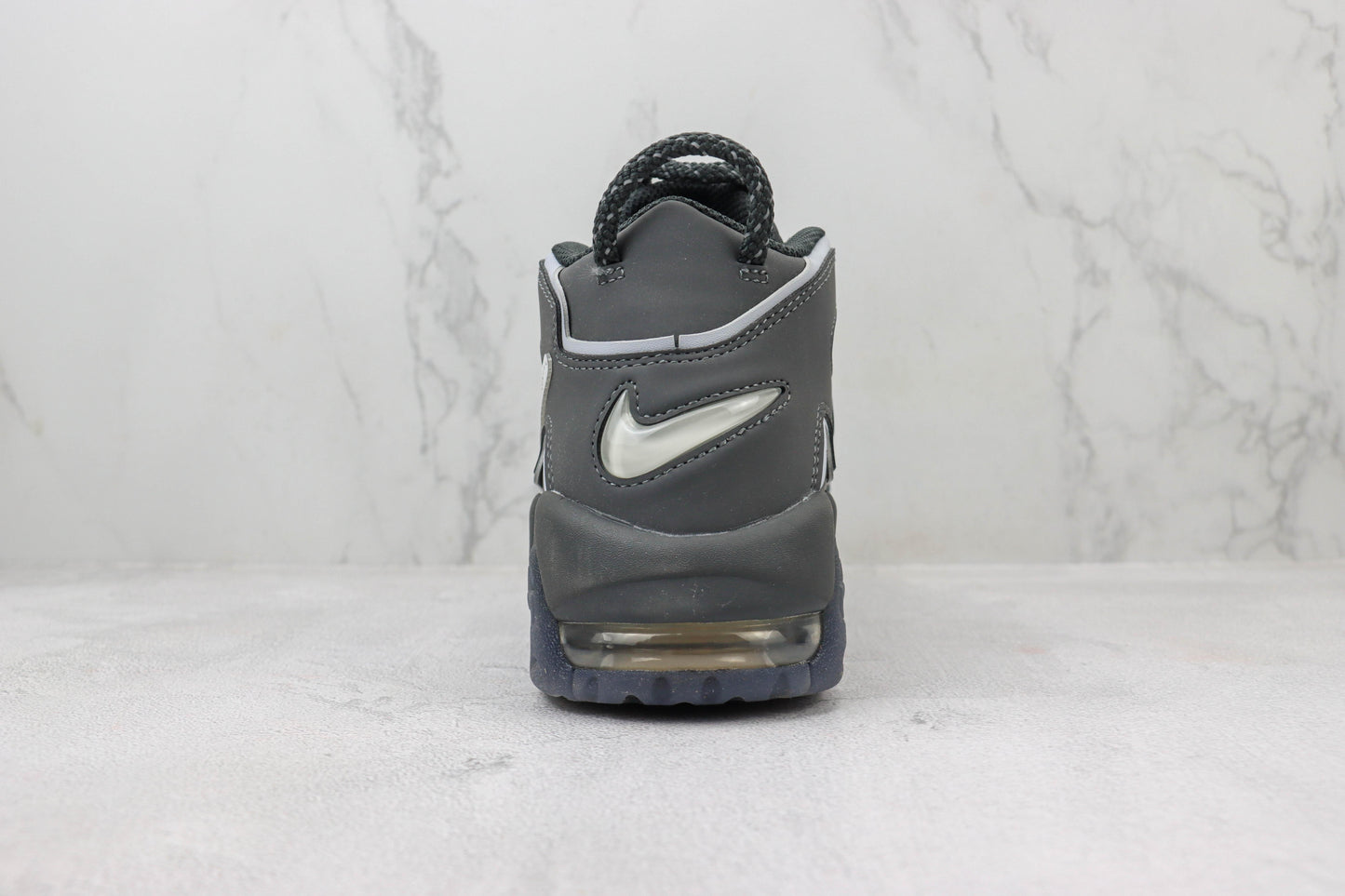 NK Air More Uptempo Preto e Branco V45