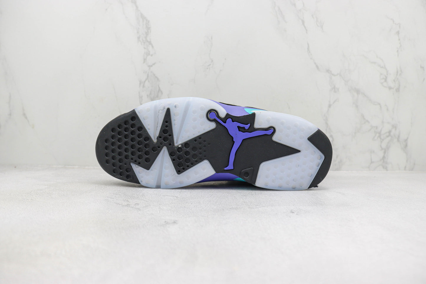 Air Jordan 6 Retro Preto e Roxo