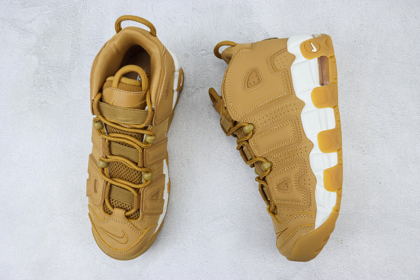NK Air More Uptempo Marrom V43