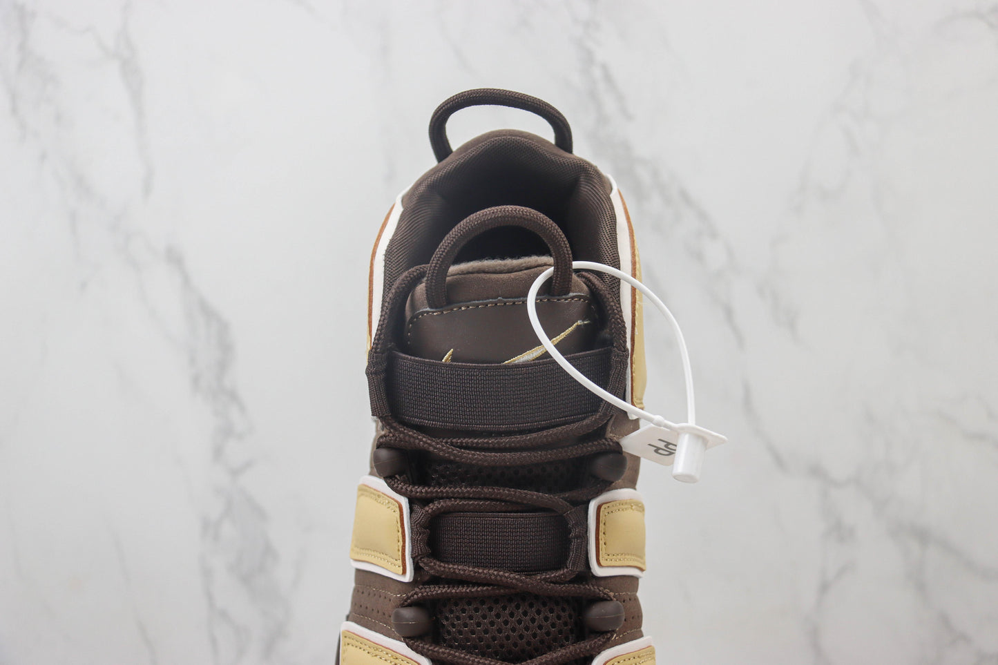 NK Air More Uptempo Marrom V40