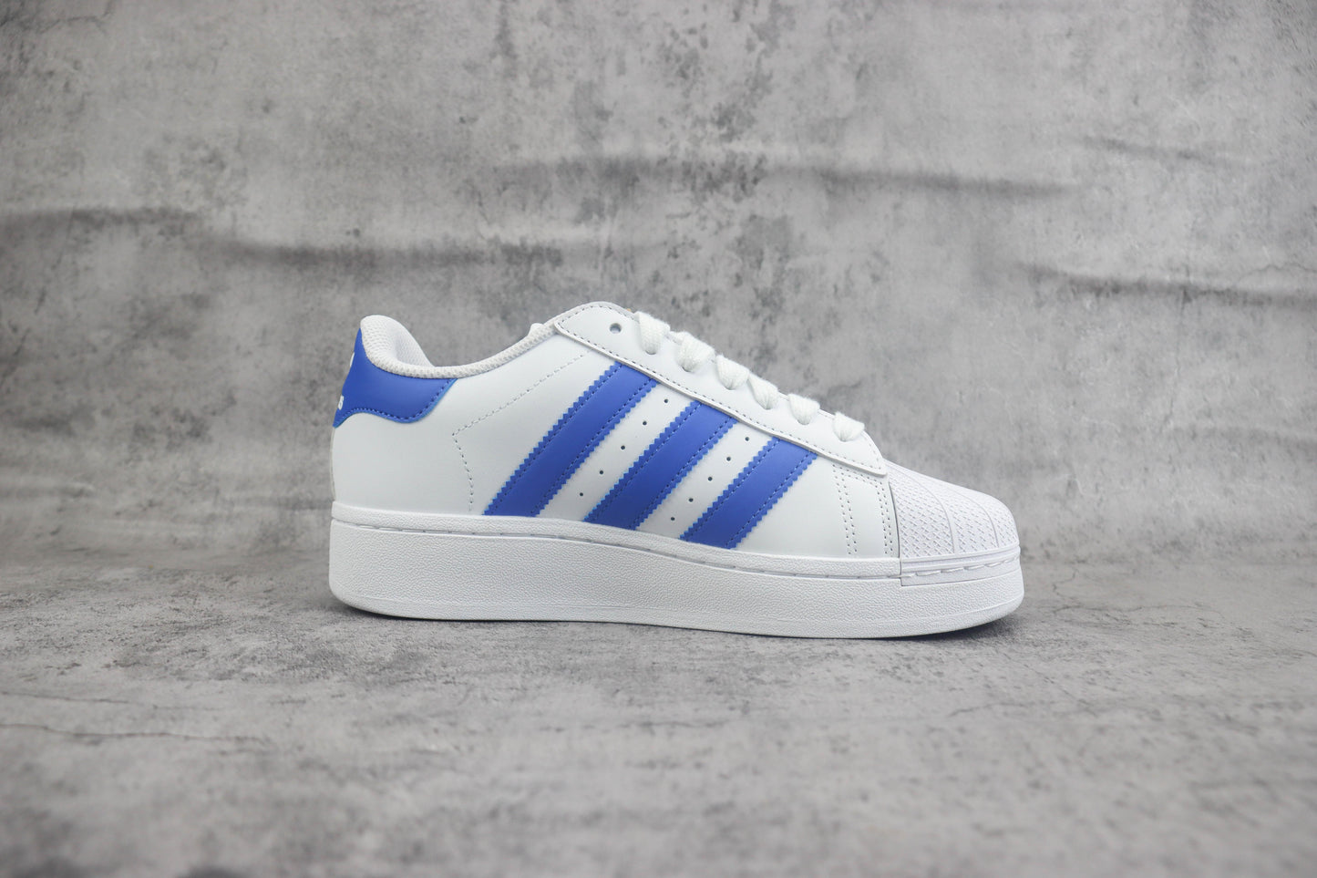 adidas originals Superstar XLG Azul