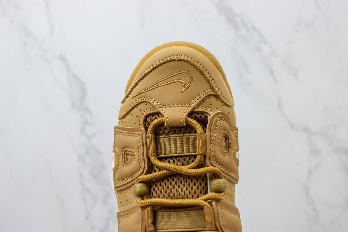 NK Air More Uptempo Marrom V43