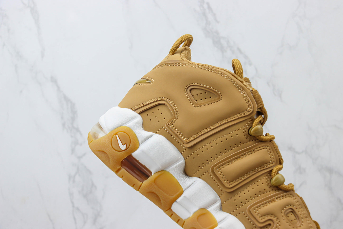 NK Air More Uptempo Marrom V43
