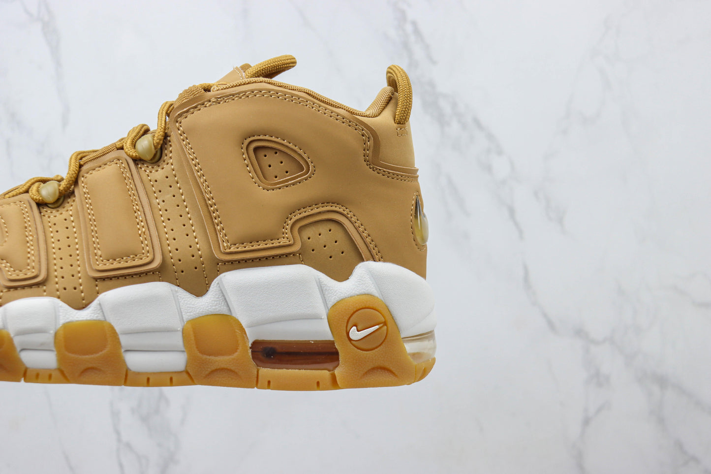 NK Air More Uptempo Marrom V43