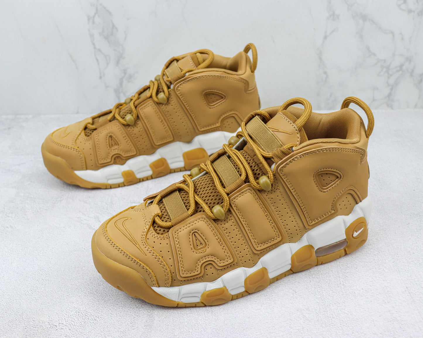 NK Air More Uptempo Marrom V43