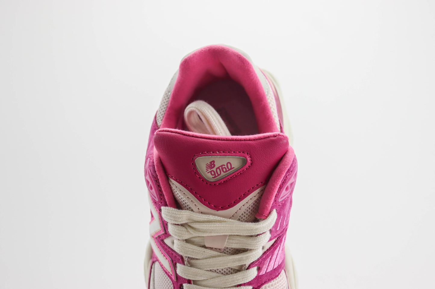 New Balance NB9060 Branco e Rosa