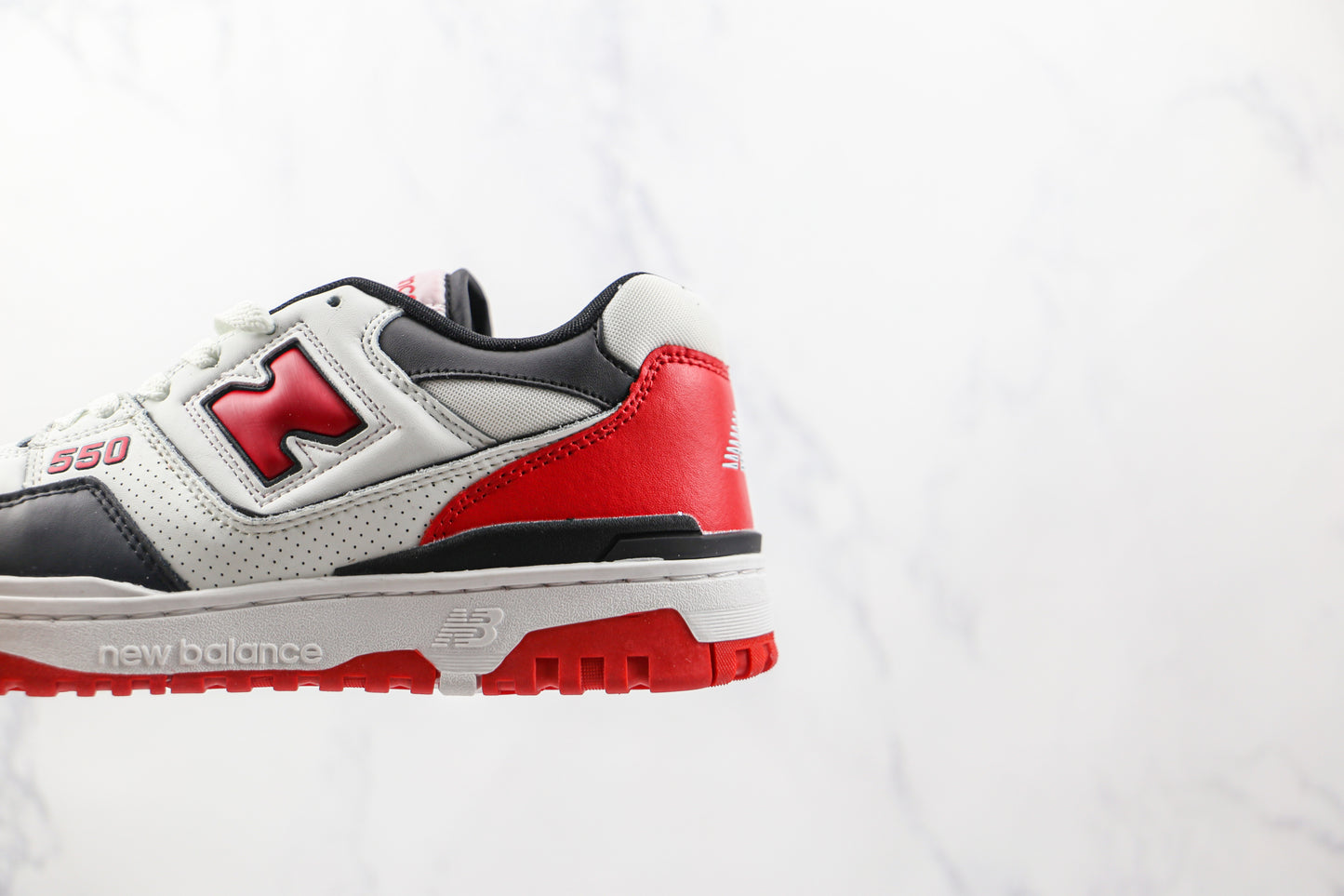 NB 550 Branco e Vermelho