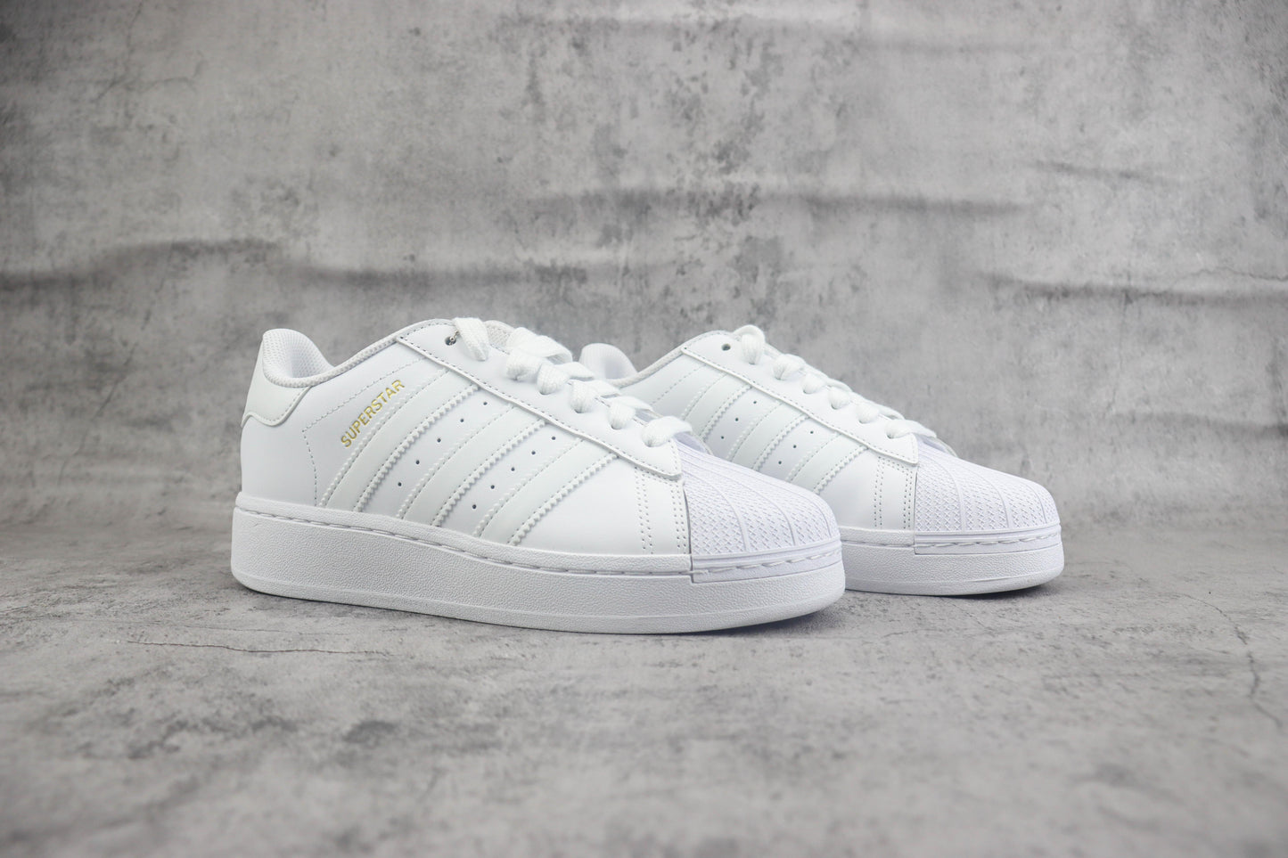 adidas originals Superstar XLG Branco
