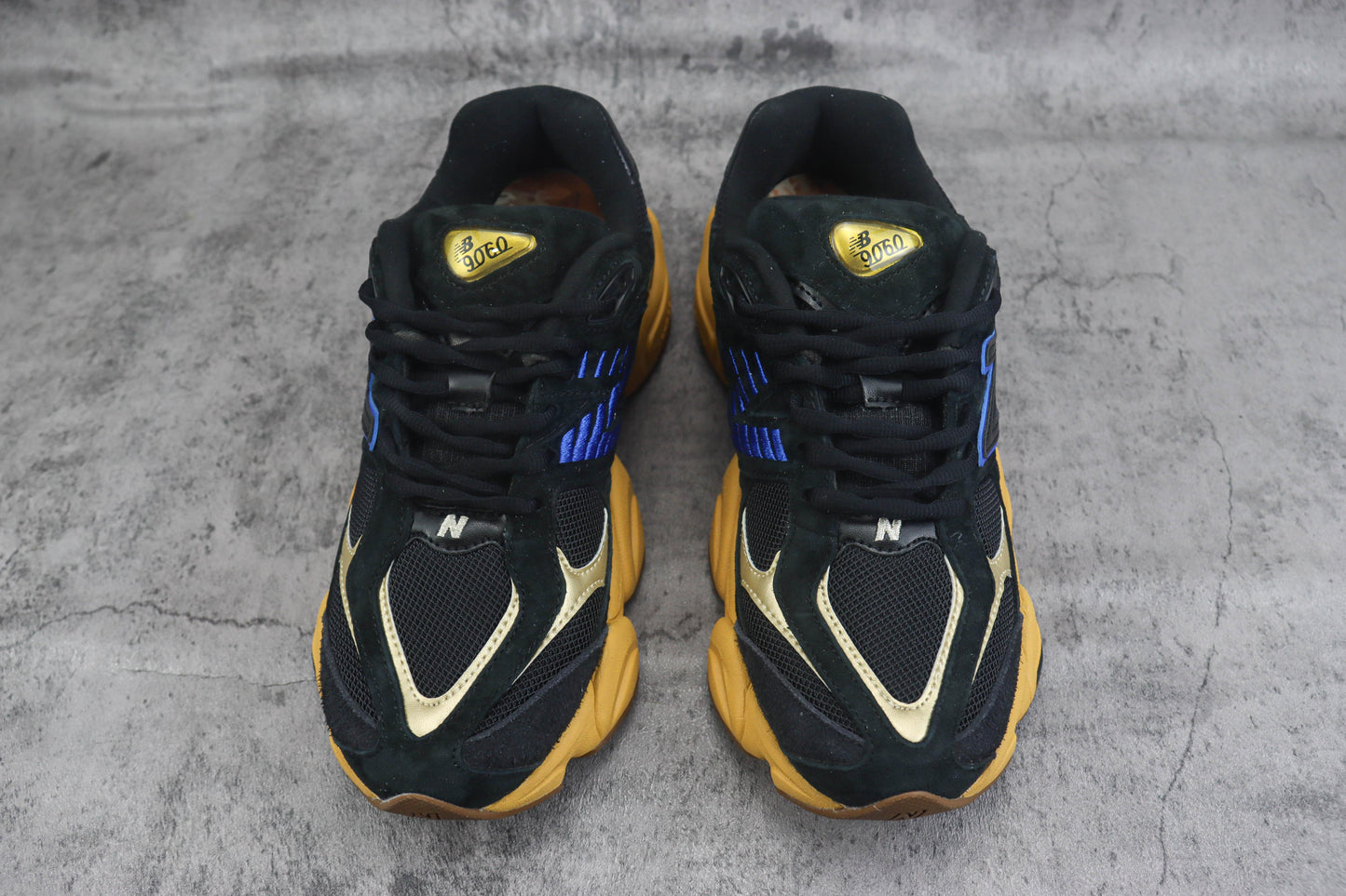 New Balance NB9060 Preto e Dourado