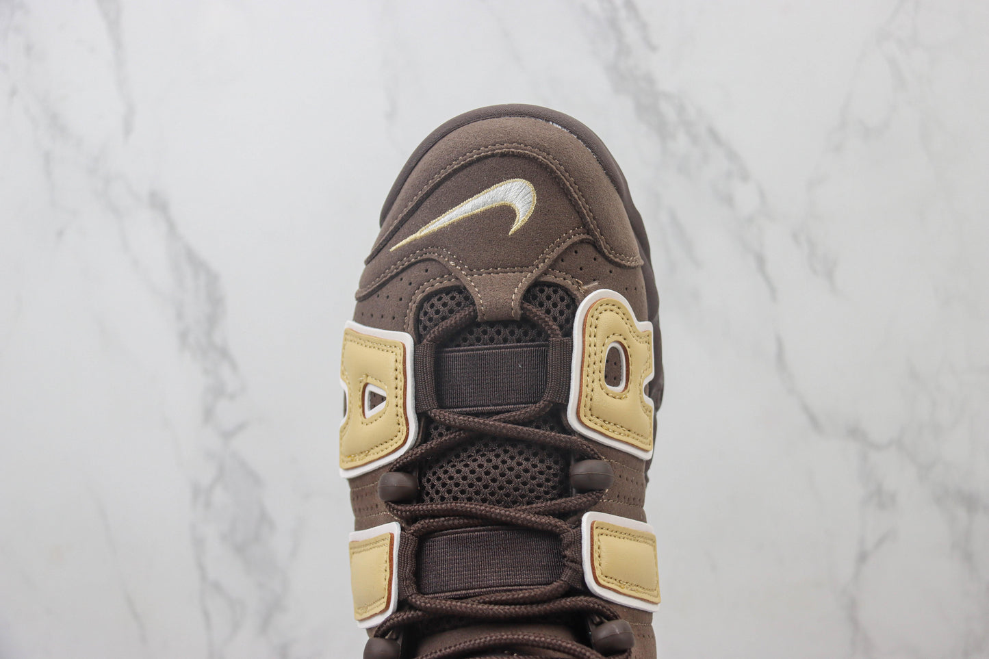 NK Air More Uptempo Marrom V40