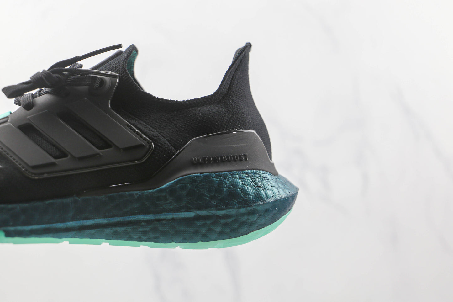 Ultra Boost UB22 LR