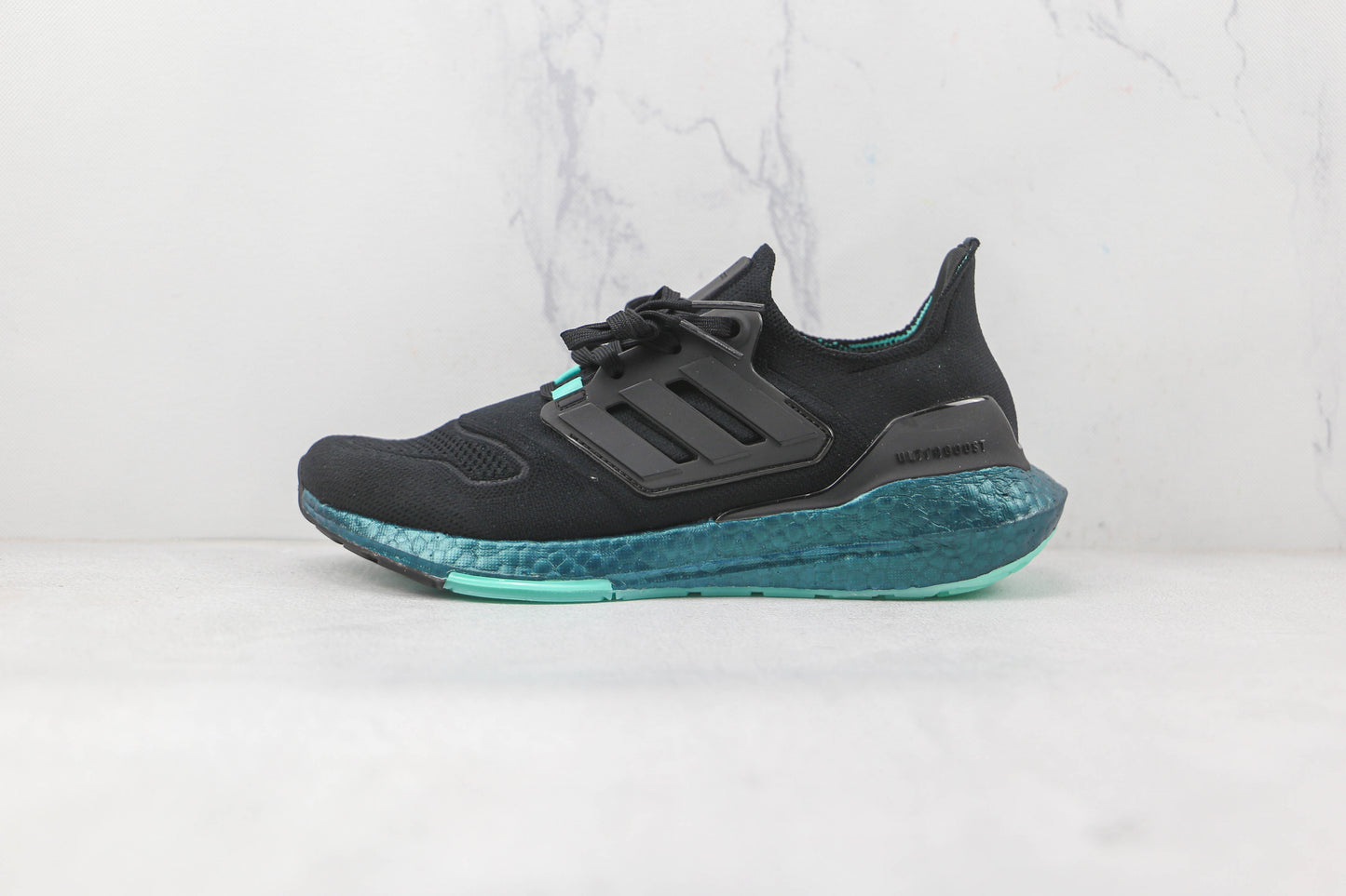 Ultra Boost UB22 LR