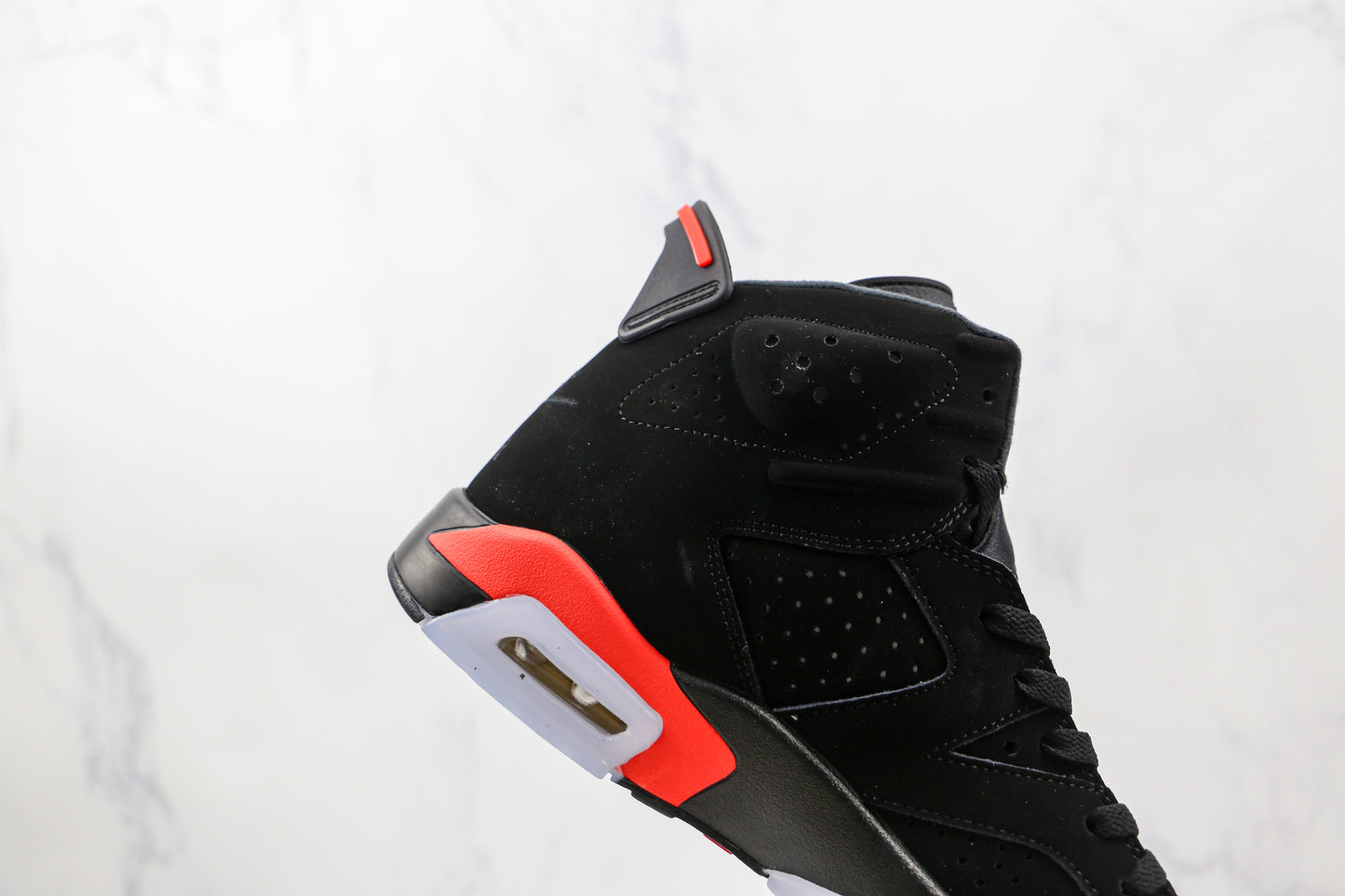 Air Jordan 6 Preto e Branco