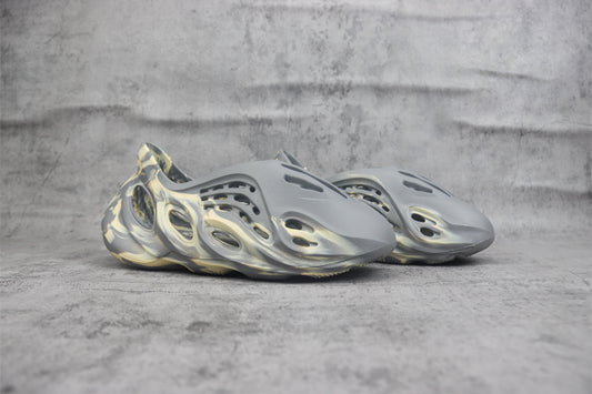 Yeezy Foam Runner MXT Moon Gray