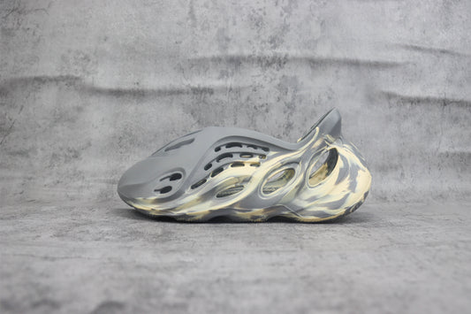 Yeezy Foam Runner MXT Moon Gray