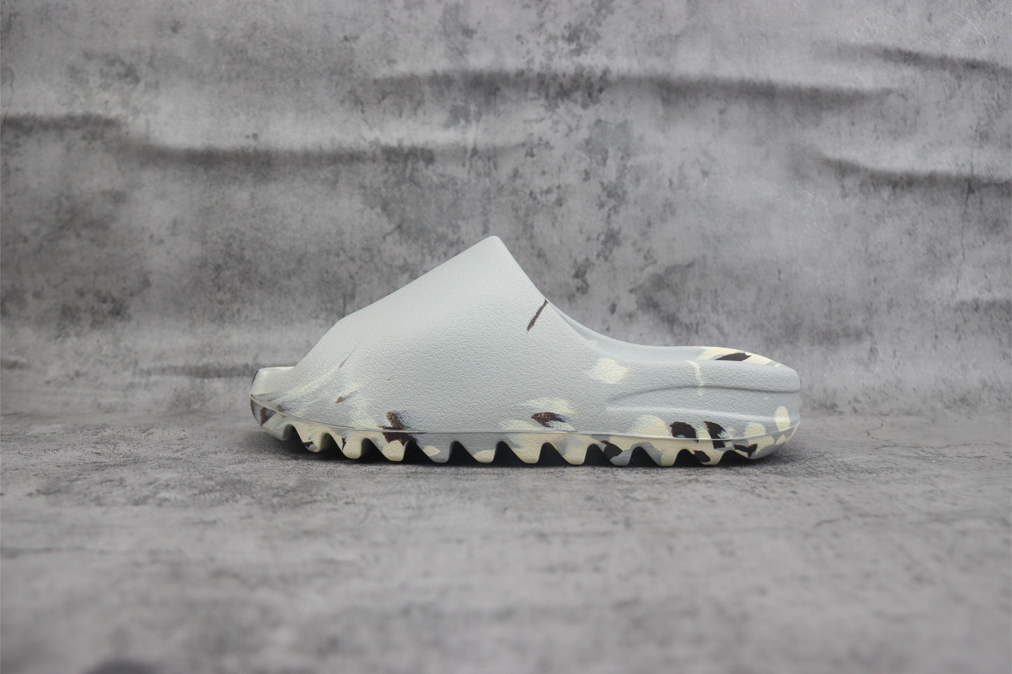 Yeezy Slide Enflame Oil