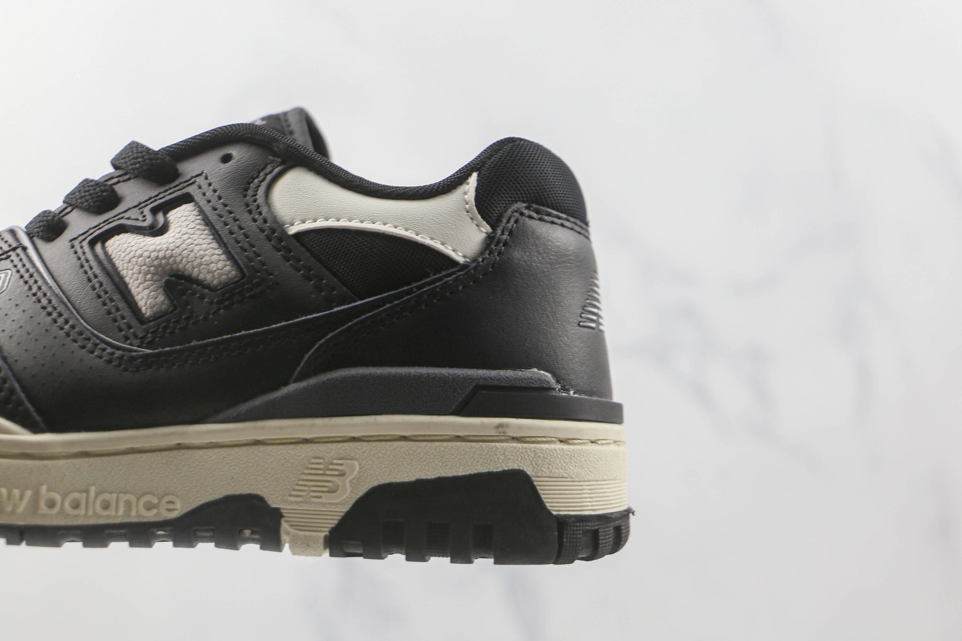 NB 550 Preto e Branco  V39
