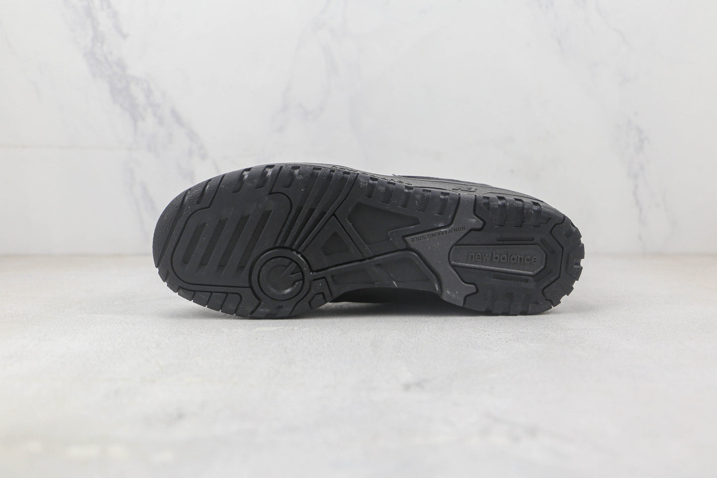 NB 550 All Black