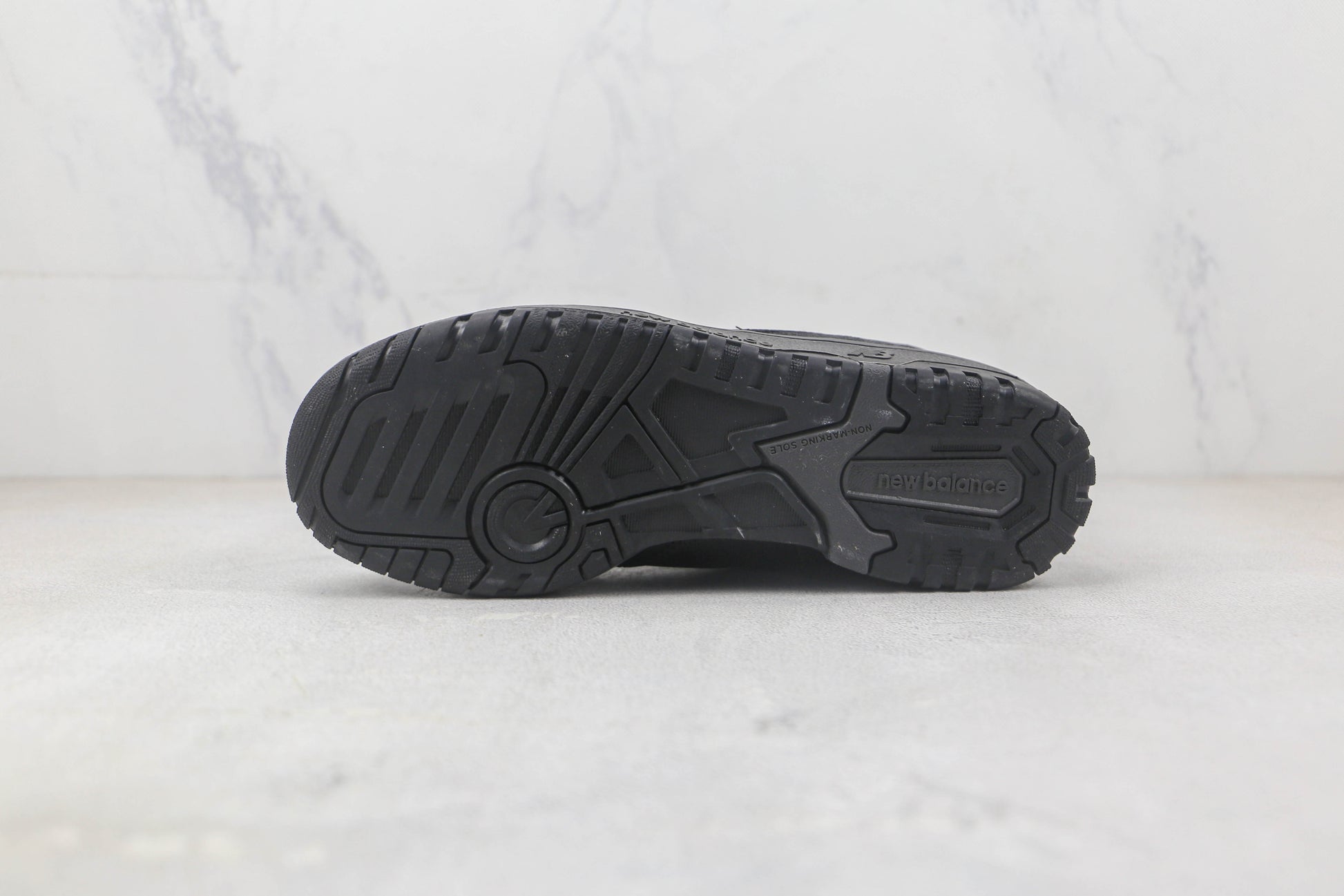NB 550 All Black