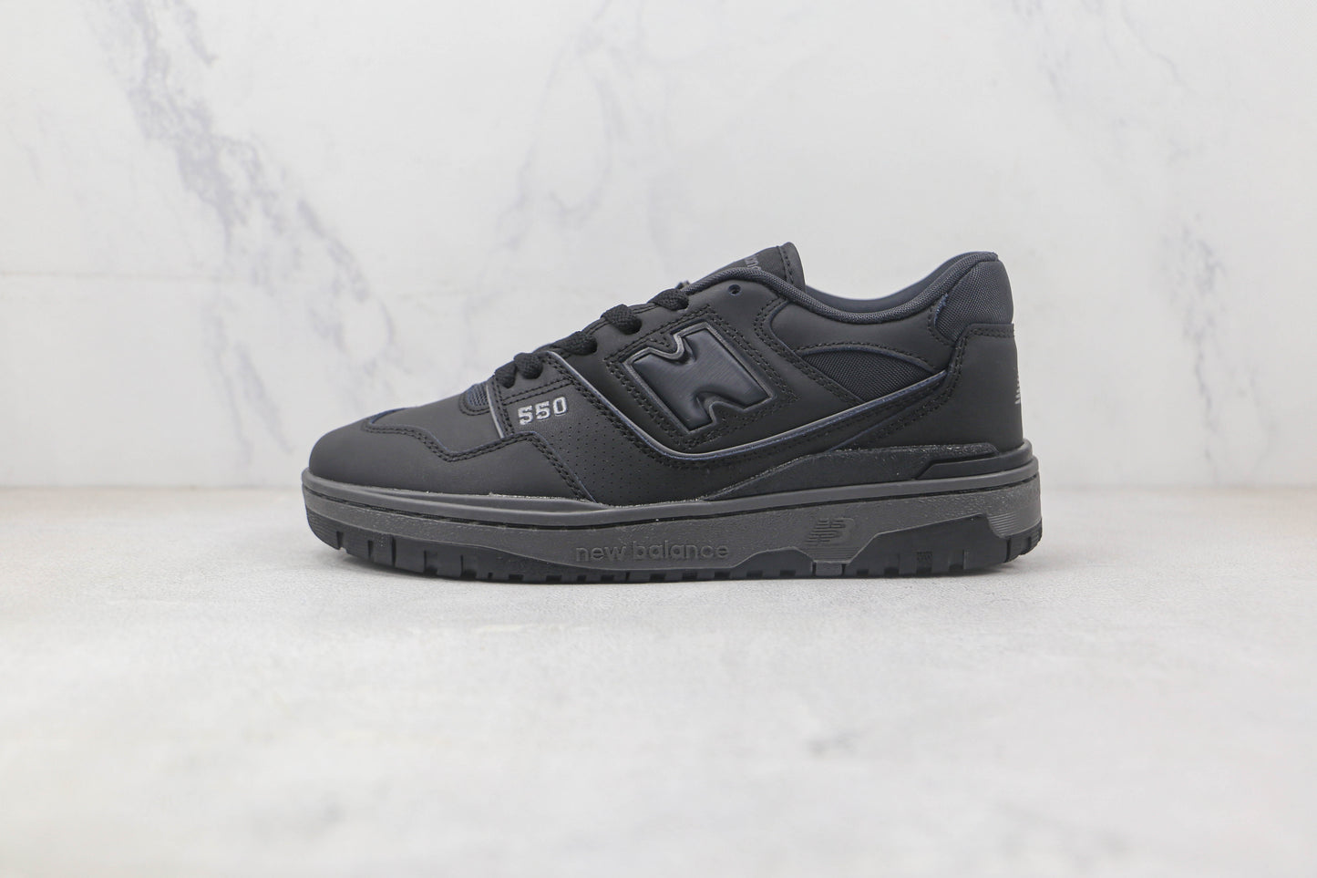 NB 550 All Black