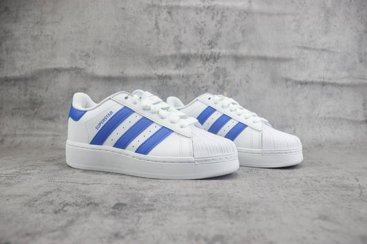 adidas originals Superstar XLG Azul