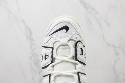 NK Air More Uptempo Preto e Branco  V44