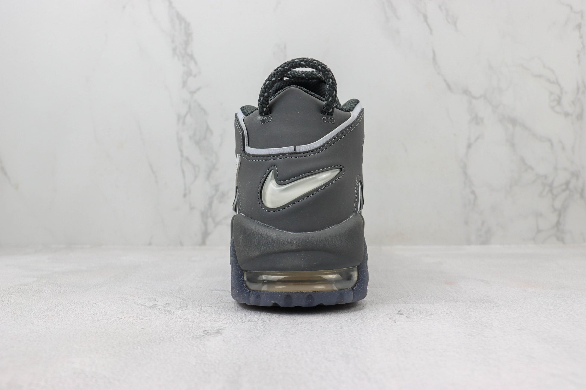 NK Air More Uptempo Preto e Branco  V45