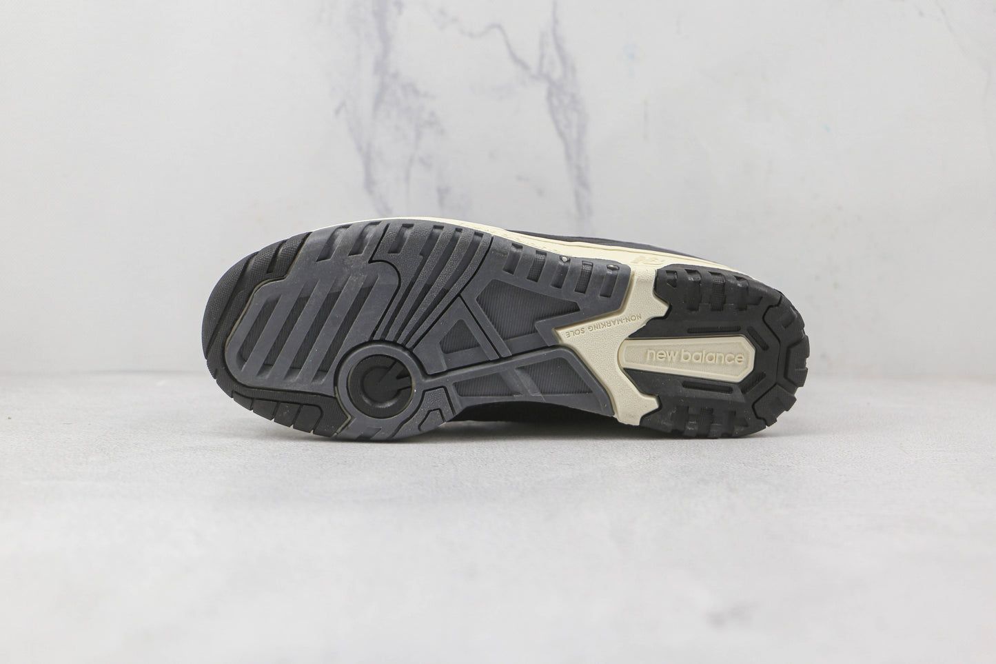 NB 550 Preto e Branco  V39