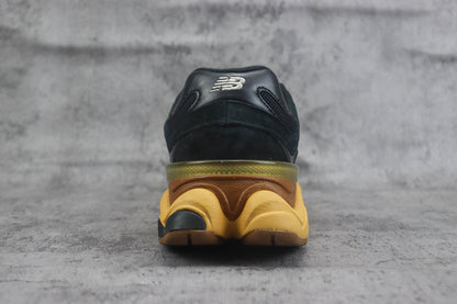 New Balance NB9060 Preto e Dourado